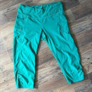 Athleta S Green Athletic Yoga Capri Pants Preppy Sporty Athleisure Blokettecore